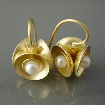 Boucles d'oreilles vintage en or et perles incrustées