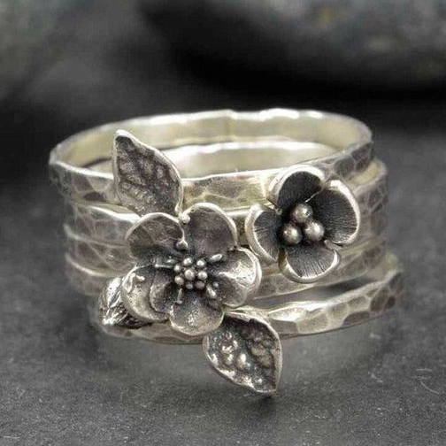 Bague vintage en argent avec fleurs