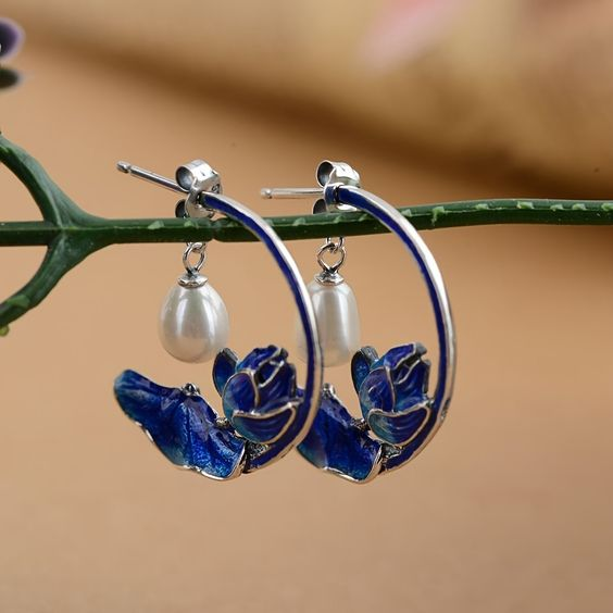 Boucles d'oreilles bleues avec perles vintage