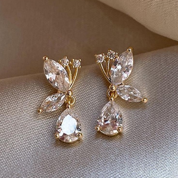 Boucles d'oreilles en cristal blanc élégant