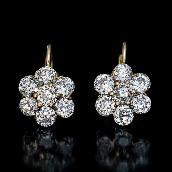 Boucles d'oreilles en or avec fleurs et diamants