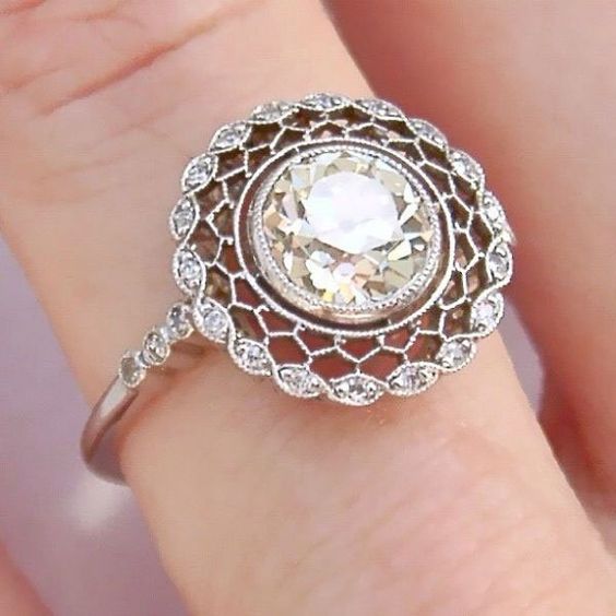 Bague vintage ronde et brillante