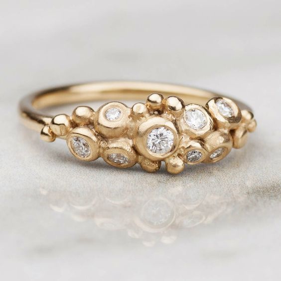 Bague vintage en or avec incrustation de cristal blanc