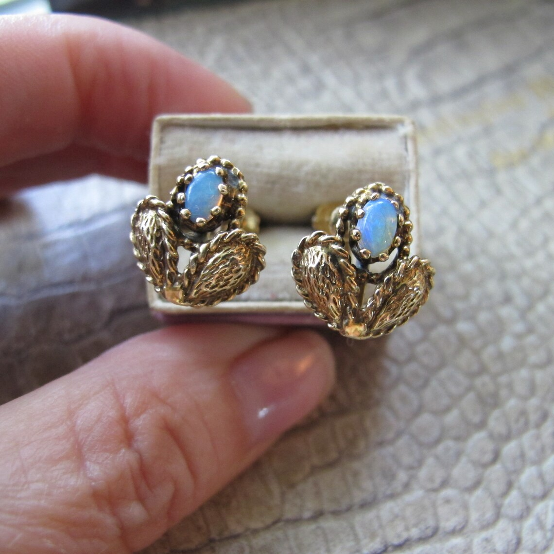Boucles d'oreilles en or avec opale vintage