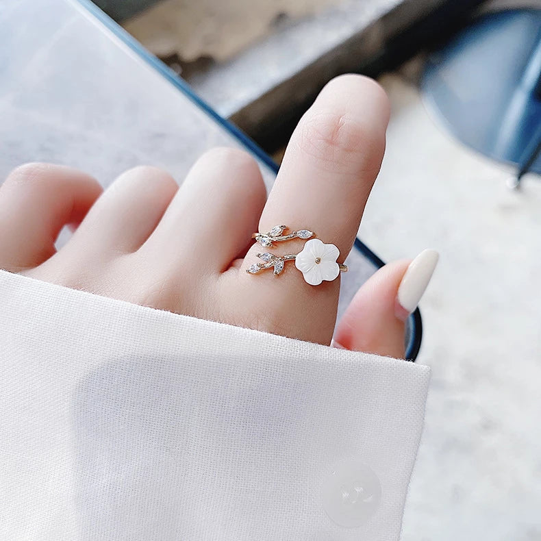 Bague Réglable en Or avec Fleurs Sauvages et Zircons