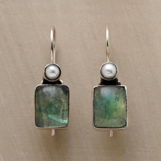 Boucles d'oreilles vintage en perles incrustées de pierres vertes