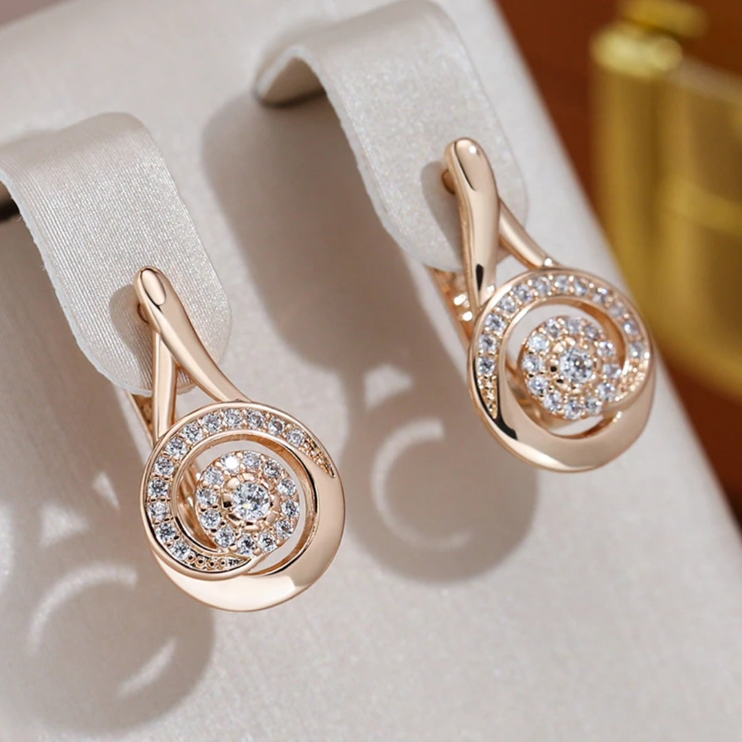 Elégantes boucles d'oreilles spirales plaquées or et brillantes