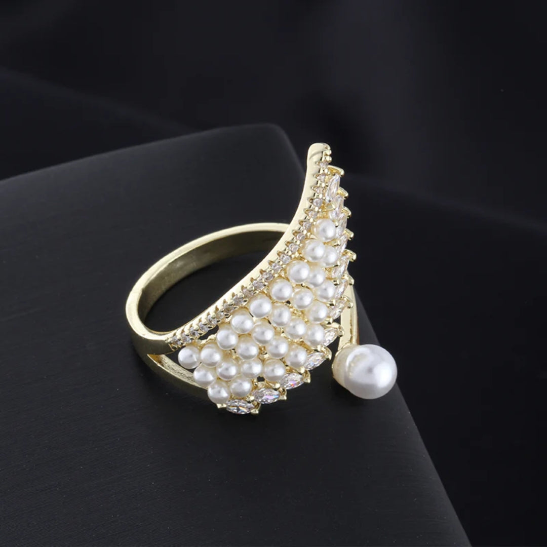 Élégante bague ouverte en forme d'aile de perle