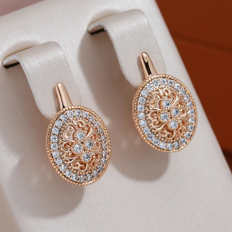 Boucles d'oreilles élégantes incrustées de zircons ronds