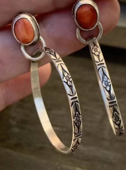 Boucles d'oreilles pendantes en pierre de corail vintage