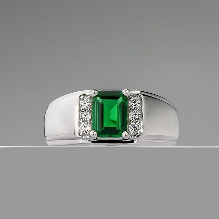 Bague vintage en argent brillant vert