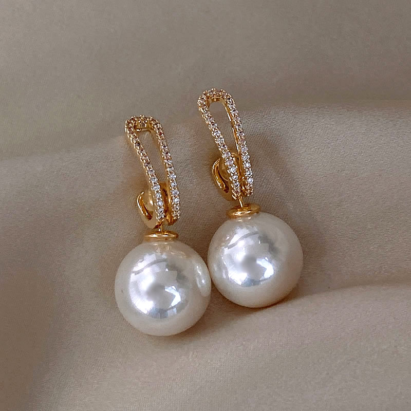 Elégantes boucles d'oreilles en perles avec zirconias
