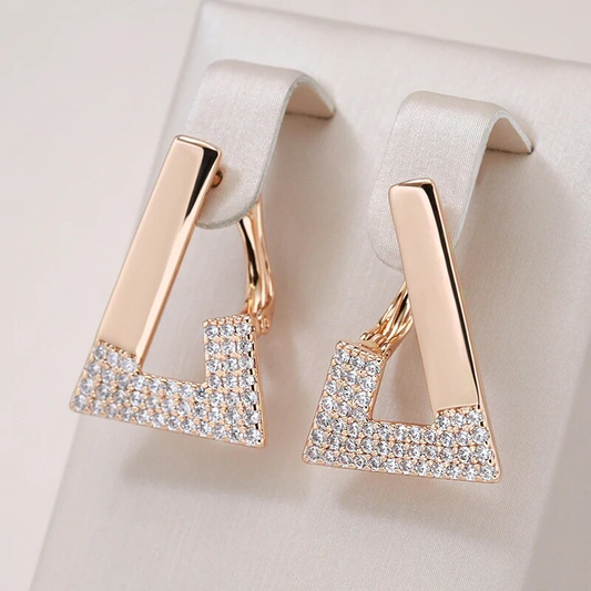 Boucles d'oreilles triangle creuses élégantes et lumineuses