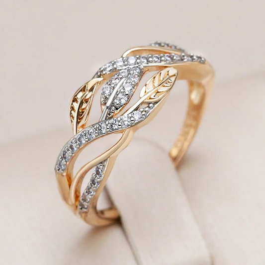Bague élégante en feuilles d'or brillant