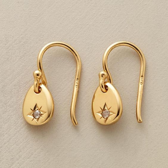 Boucles d'oreilles gouttes d'or avec étoile vintage