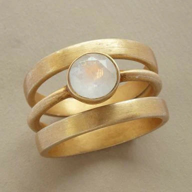 Bague avec cristal blanc en or multicouche vintage