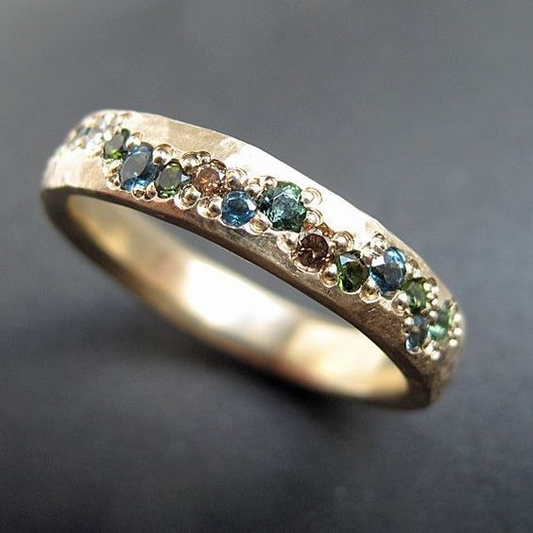 Bague vintage en or colorée