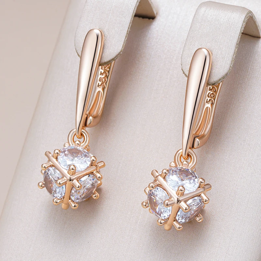 Boucles d'oreilles élégantes avec boule de cristal blanc brillant
