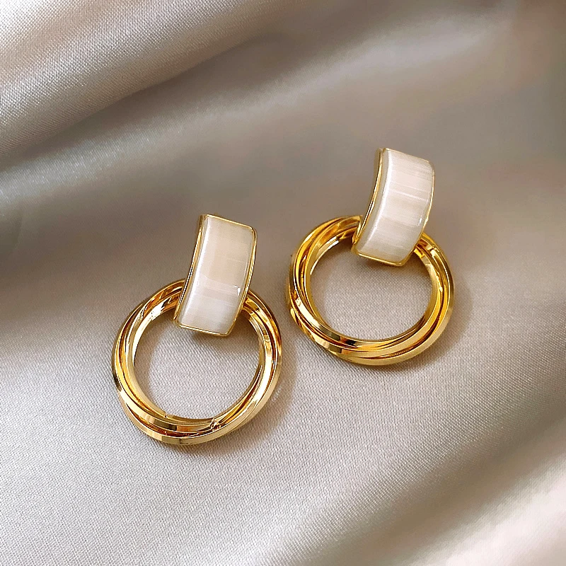 Boucles d'oreilles élégantes en or et blanc